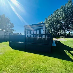 https://the-flamingo-lodge-with-hot-tub.yorkshirehotels.net